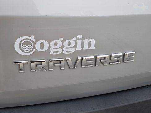 Used 2021 Chevrolet Traverse LT image 16