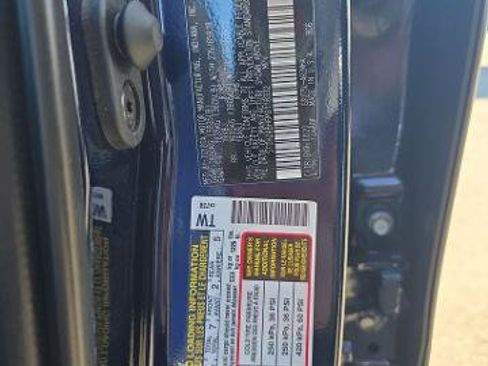 Used 2021 Toyota Highlander XLE AWD/4WD image 21