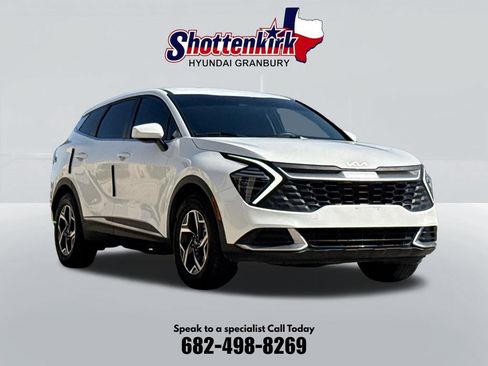 Used 2024 Kia Sportage LX FWD image 3