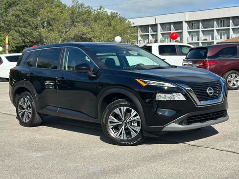 Used 2023 Nissan Rogue SV FWD image 2