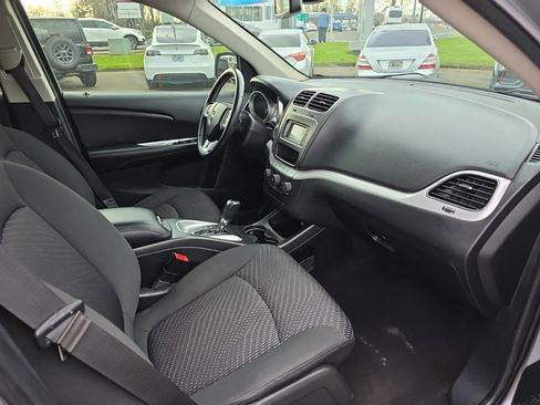 Used 2018 Dodge Journey SXT w/ Premium Group image 10