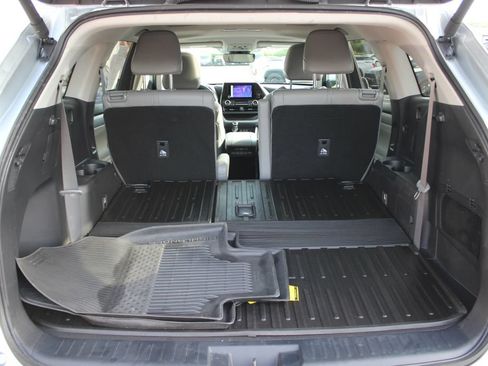 Used 2024 Toyota Highlander XLE AWD/4WD image 27