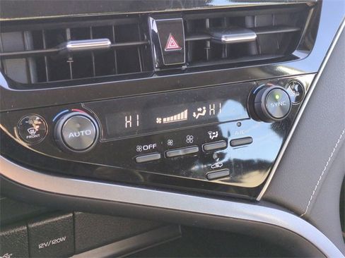 Used 2024 Toyota Camry SE image 18