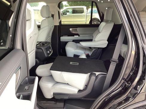 New 2025 Ford Expedition Platinum image 49