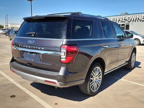 Used 2024 Ford Expedition Limited image 3