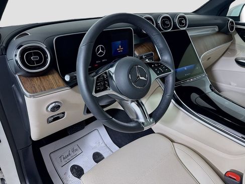 Used 2025 Mercedes-Benz GLC 300 4MATIC image 9