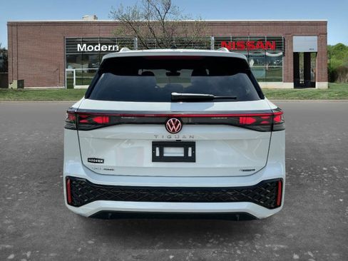 Used 2026 Volkswagen Tiguan SEL R-Line AWD/4WD image 3