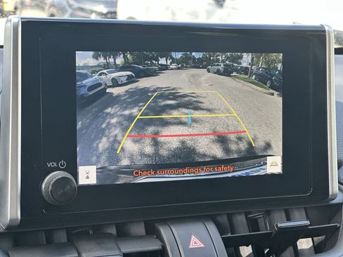 Used 2025 Toyota RAV4 XLE AWD/4WD image 20