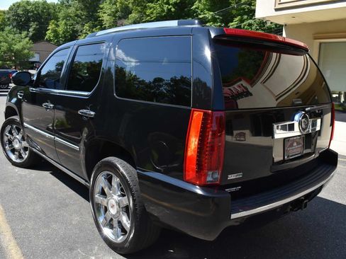 Used 2011 Cadillac Escalade Premium AWD/4WD image 7