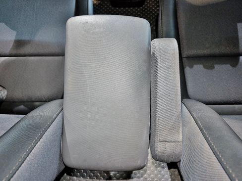 Used 2005 Honda Element EX image 38