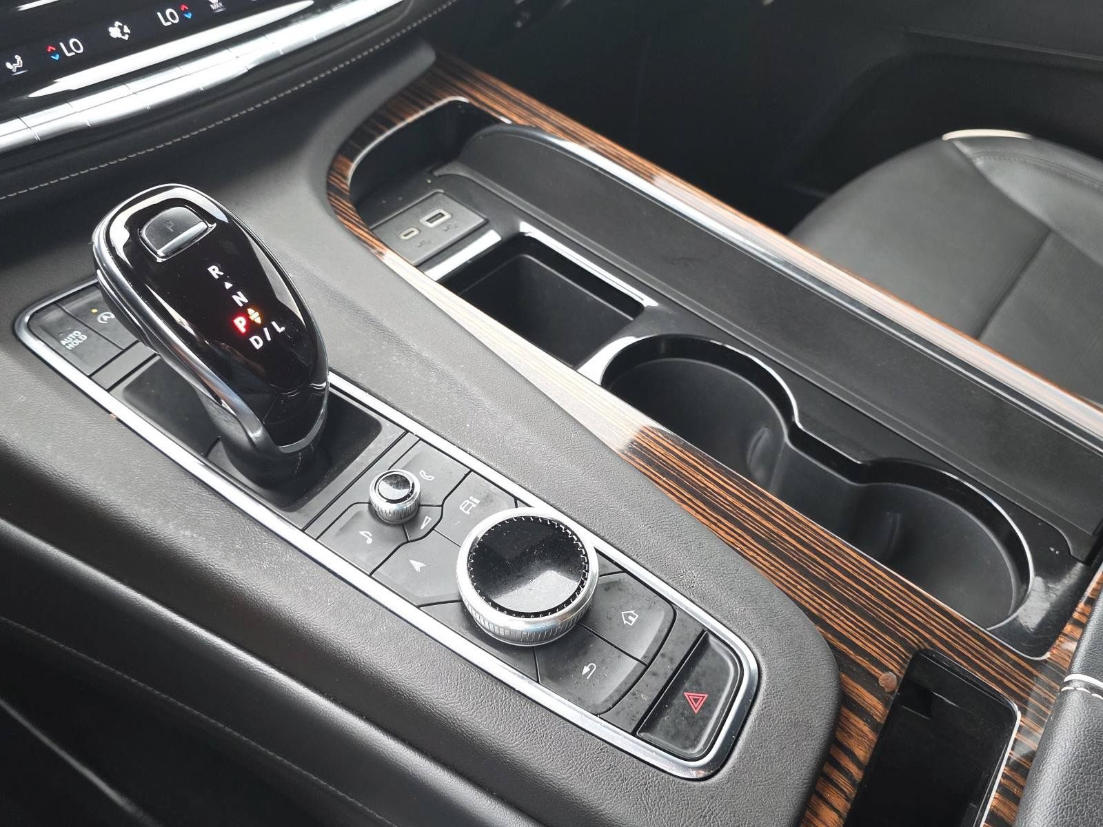 Used 2024 Cadillac Escalade Premium Luxury w/ Performance Package AWD/4WD image 33