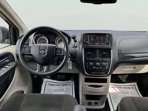 Used 2018 Dodge Grand Caravan SE w/ UConnect Hands-Free Group FWD image 11