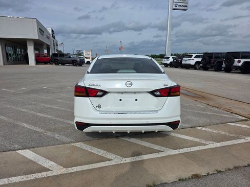 Used 2023 Nissan Altima 2.5 SV FWD image 4