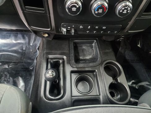 Used 2018 RAM 2500 Tradesman w/ Chrome Appearance Group image 17