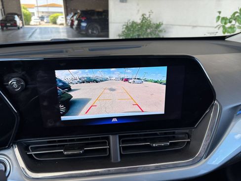 Used 2025 Chevrolet Trax LT FWD image 24
