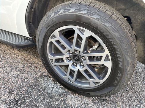 Used 2025 Ford Expedition Active AWD/4WD image 8