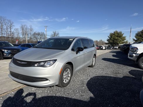 New 2026 Chrysler Voyager LX image 4