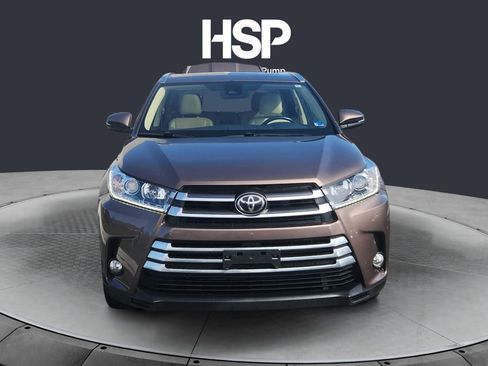Used 2017 Toyota Highlander Limited w/ Carpet Mat Package image 8