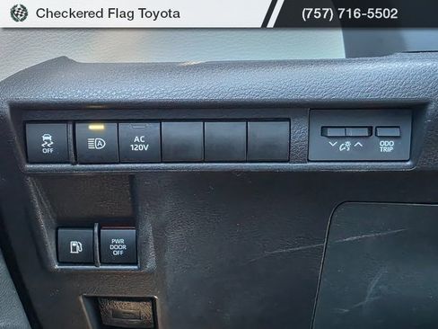 Used 2025 Toyota Sienna XLE w/ XLE Plus Package image 11