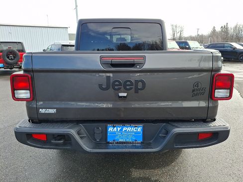 Used 2022 Jeep Gladiator Sport AWD/4WD image 5