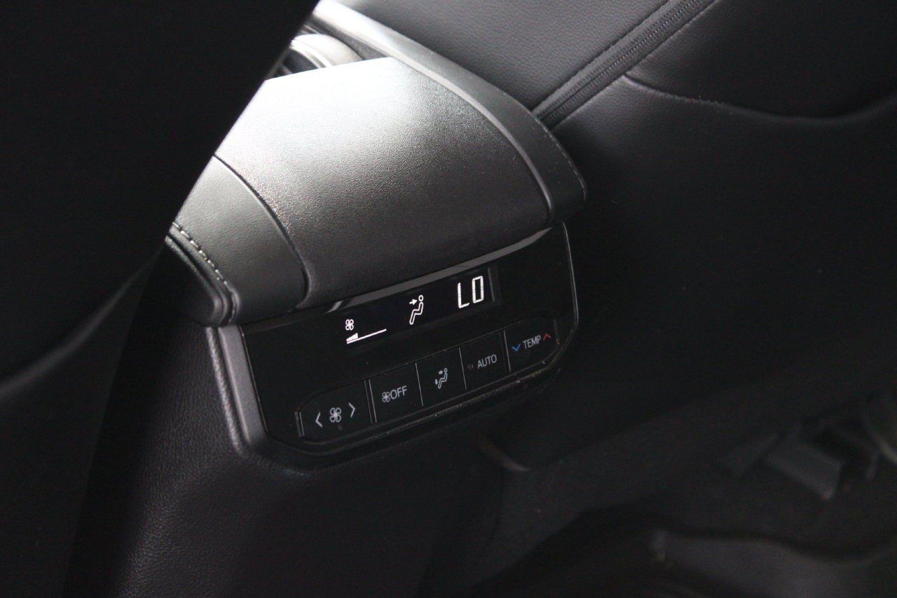 Used 2023 Toyota Highlander Limited AWD/4WD image 21
