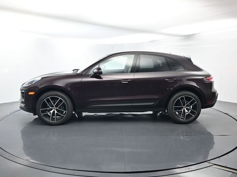 Certified 2025 Porsche Macan AWD/4WD image 2