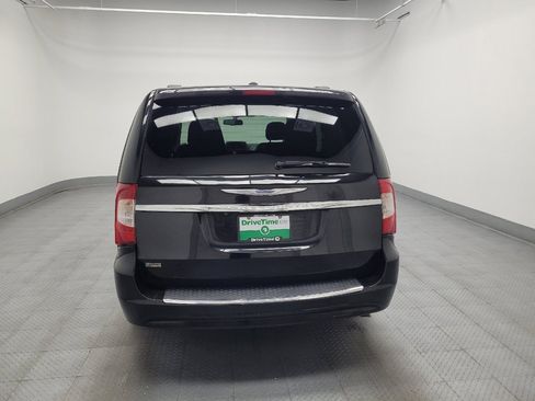 Used 2016 Chrysler Town & Country Touring image 6