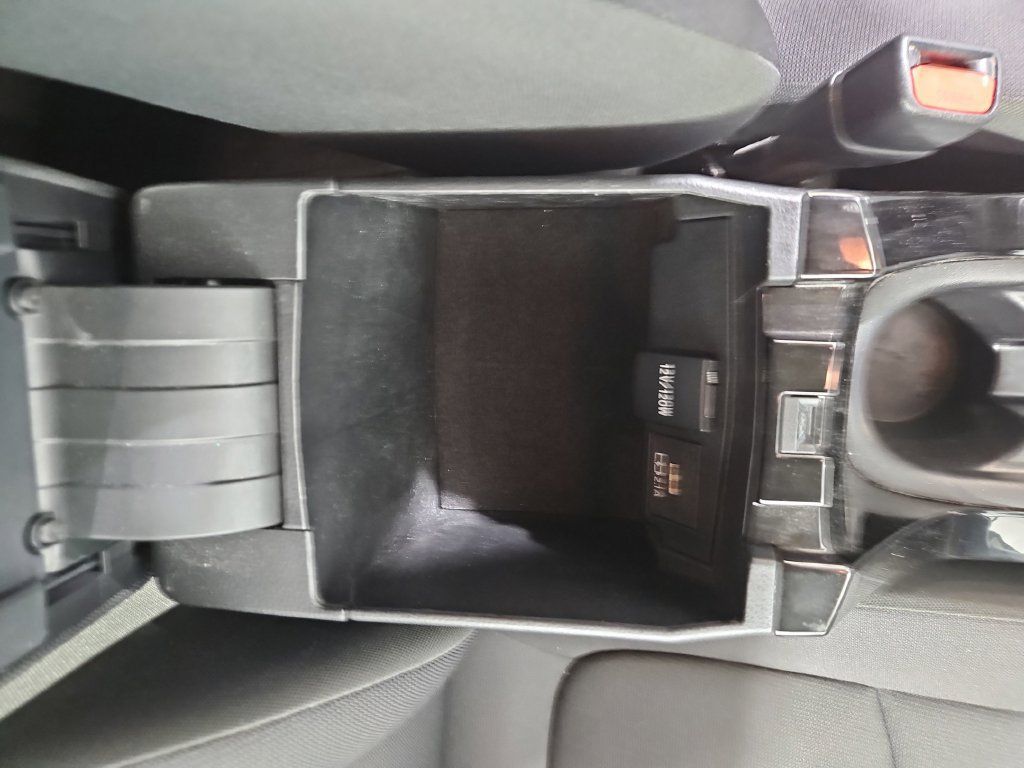 Used 2020 Toyota Corolla LE FWD image 25
