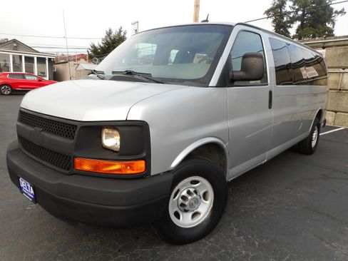 Used 2014 Chevrolet Express 3500 LS RWD image 3