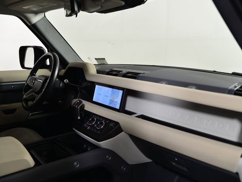 Used 2020 Land Rover Defender 110 SE image 18