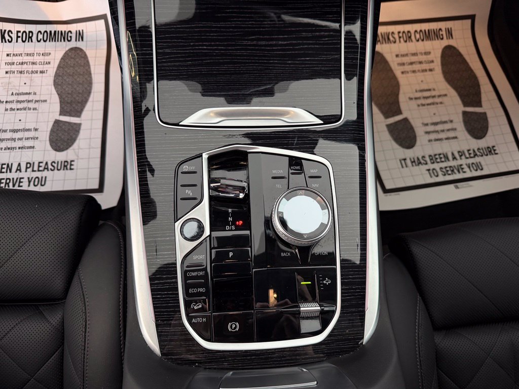 Used 2025 BMW X7 xDrive40i w/ M Sport Package AWD/4WD image 26