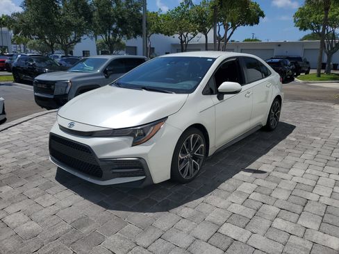 Used 2021 Toyota Corolla SE FWD image 3