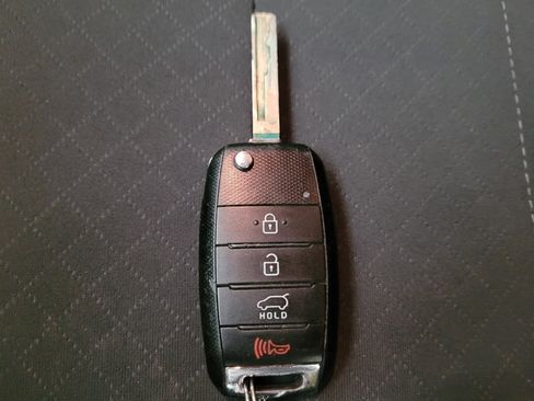 Used 2019 Kia Sorento L image 32