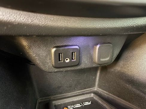 Used 2023 Chevrolet Traverse LT FWD image 32