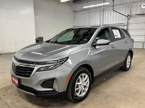 Used 2024 Chevrolet Equinox LT AWD/4WD image 3