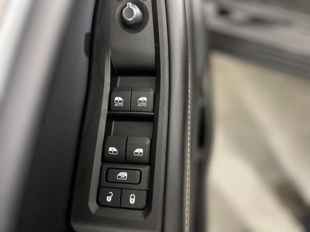 Used 2023 Jeep Grand Cherokee L Limited AWD/4WD image 19