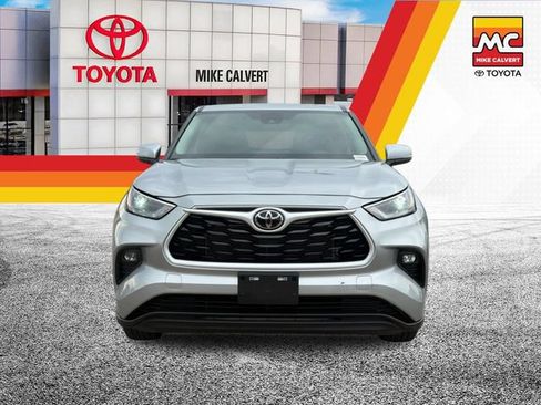 Used 2025 Toyota Highlander LE AWD/4WD image 8