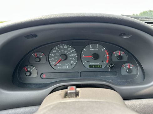 Used 2003 Ford Mustang Convertible RWD image 15
