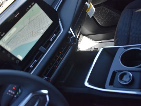 New 2026 Chevrolet Equinox LT image 24