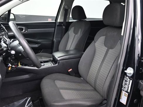 Used 2021 Kia Sorento LX image 9