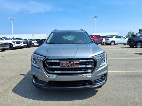 Used 2024 GMC Terrain AT4 AWD/4WD image 2
