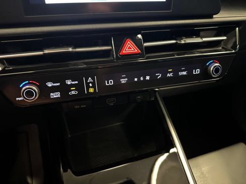 Used 2025 Kia Niro LX FWD image 15