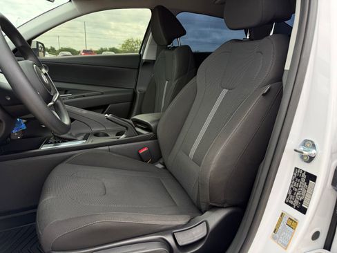 Certified 2025 Hyundai Elantra SE FWD image 24