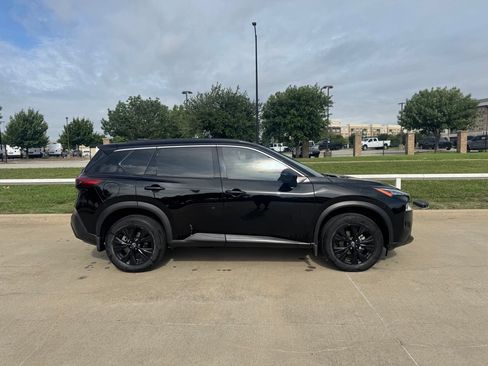 Used 2023 Nissan Rogue SV w/ SV Premium B Package FWD image 3