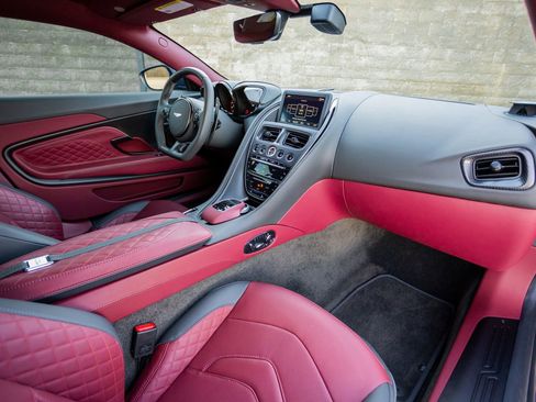 Used 2023 Aston Martin DBS Base image 23