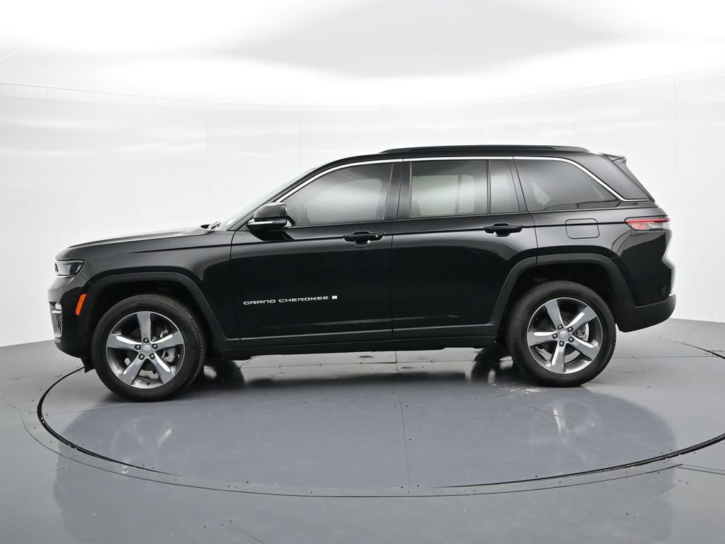 Used 2025 Jeep Grand Cherokee Limited w/ Luxury Tech Group II AWD/4WD image 9