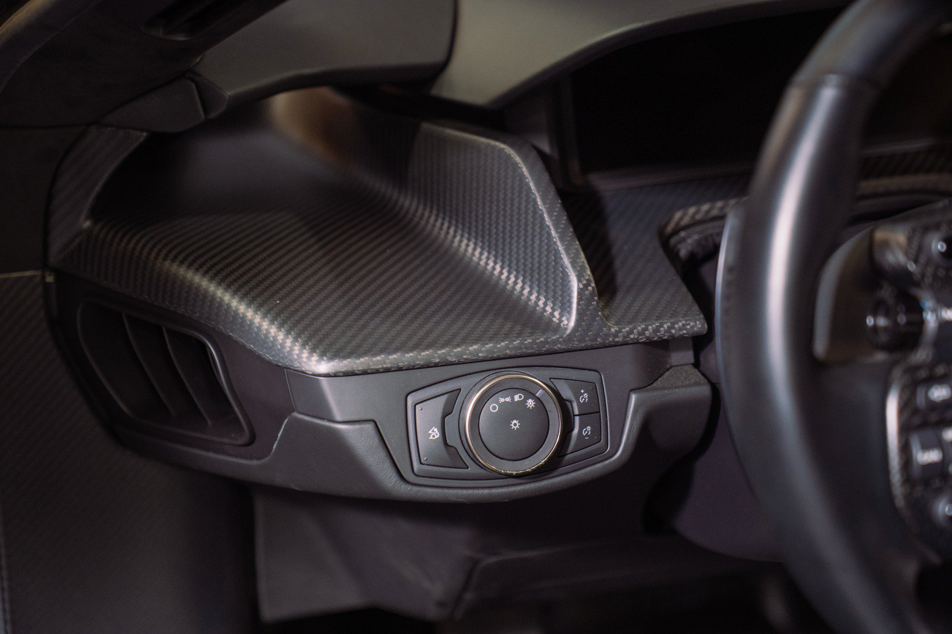 Used 2019 Ford GT RWD image 40