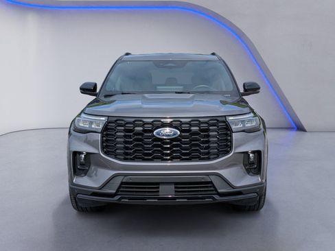 Used 2025 Ford Explorer ST-Line w/ ST-Line Street Pack AWD/4WD image 3