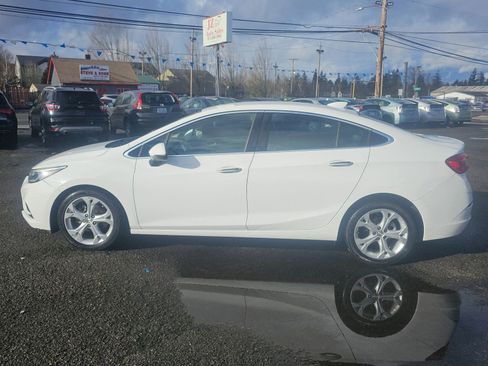 Used 2017 Chevrolet Cruze Premier image 7