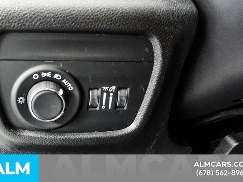 Used 2025 Jeep Grand Cherokee Altitude AWD/4WD image 32
